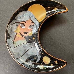 NWT Disney Jasmine trinket holder. Beautiful ceramic tray. Bold colors, 6 inches
